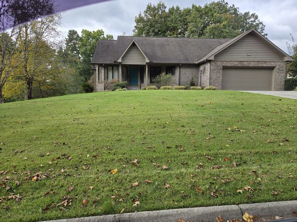 135 Lake Hills Dr
