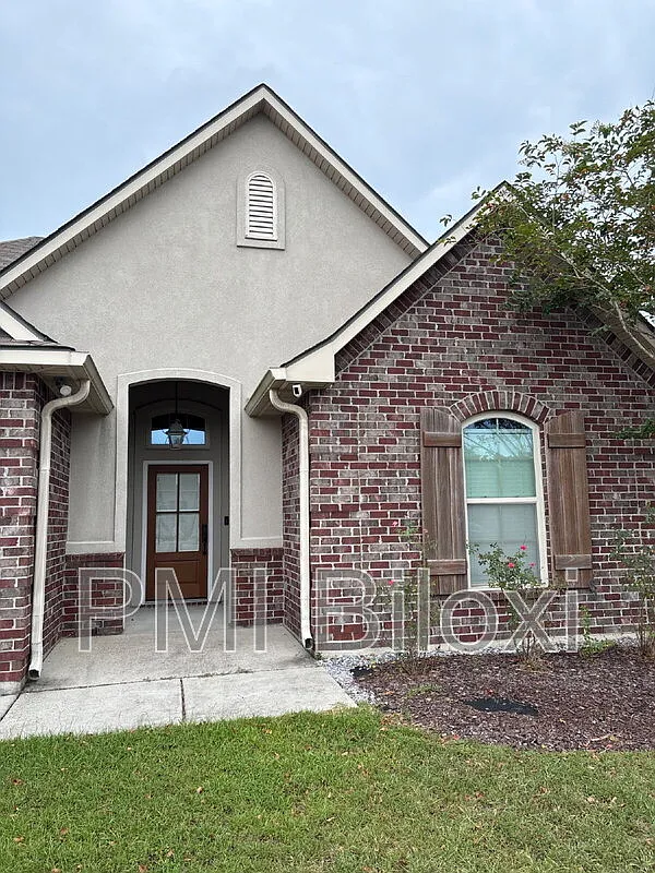 3 bed, 2.0 bath, 1710 sqft, $1,995 — Photo 1