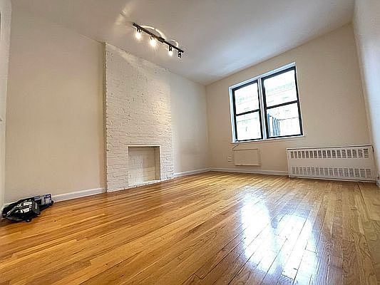 1st image of 207 E 89th St #B9
