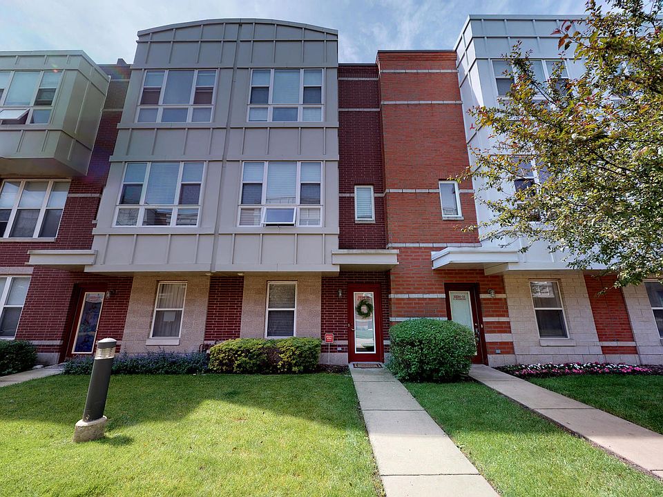 1st image of 3224 N Kilbourn Ave Unit 10