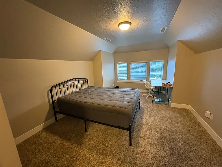 Upstairs Bedroom 2