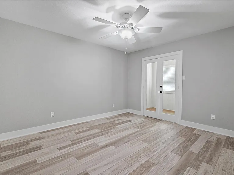 2113 Lake Village Dr — Photo 19