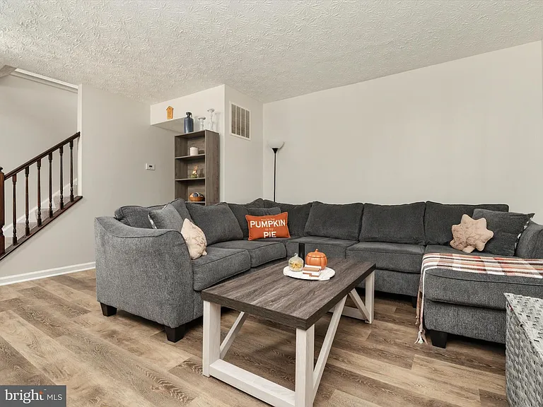 2139 Commissary Cir — Photo 9