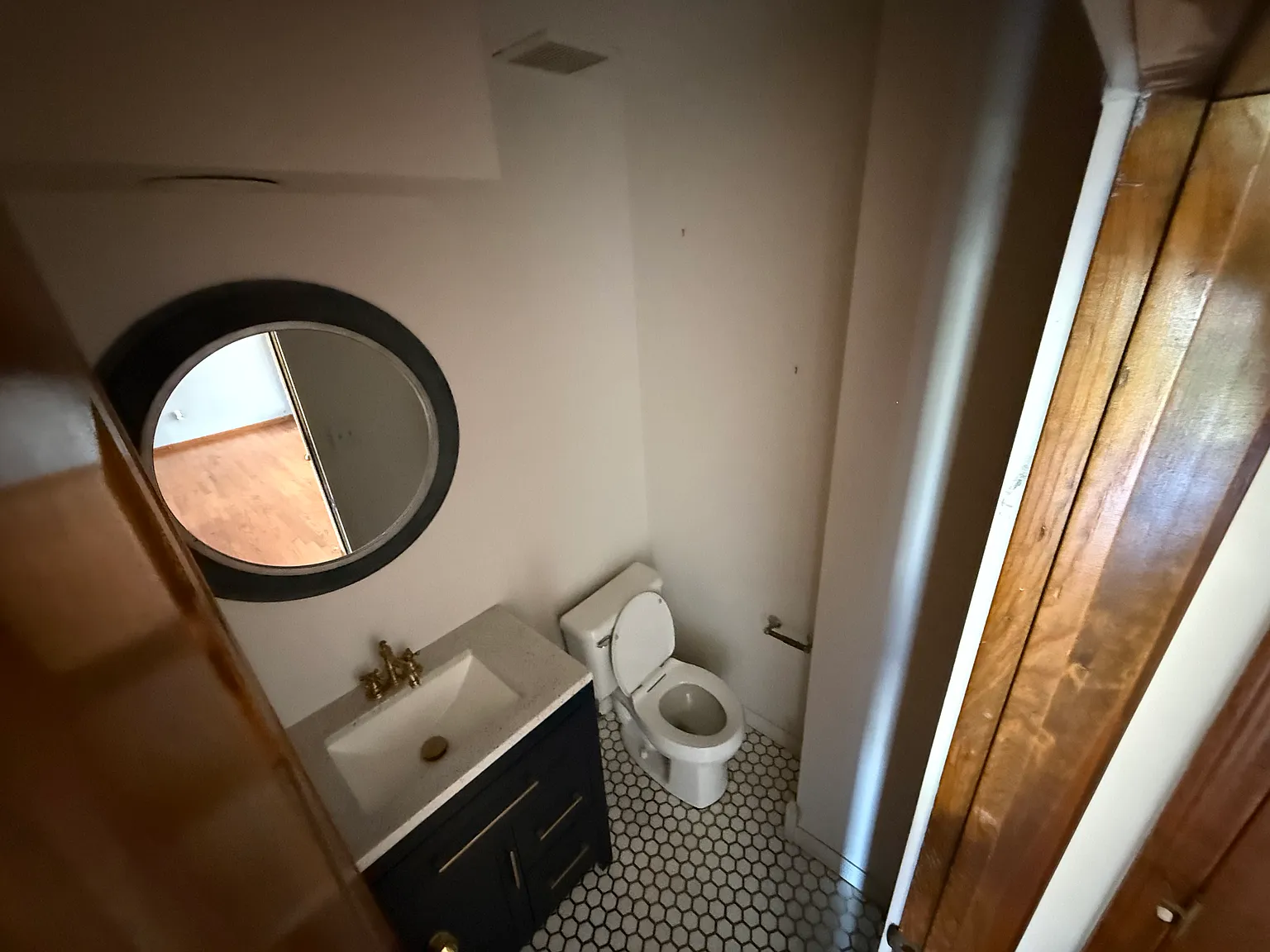 5 bed, 2560 sqft, $2,660 — Photo 3