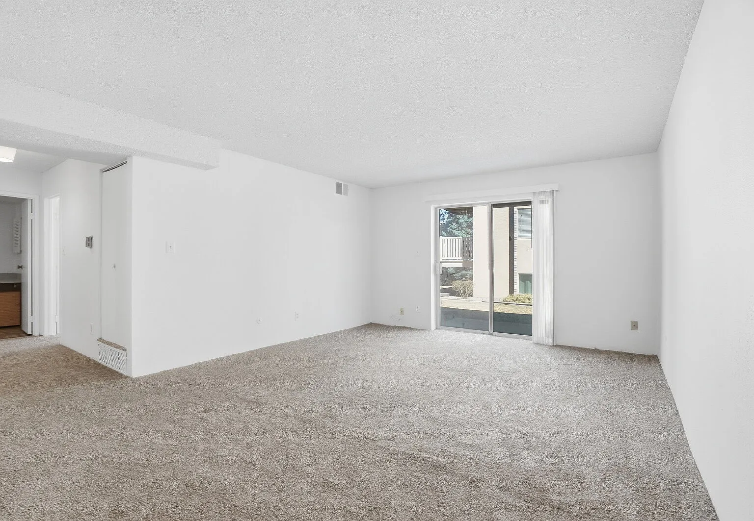 1 bed, 1.0 bath, 763 sqft, $1,096 — Photo 4
