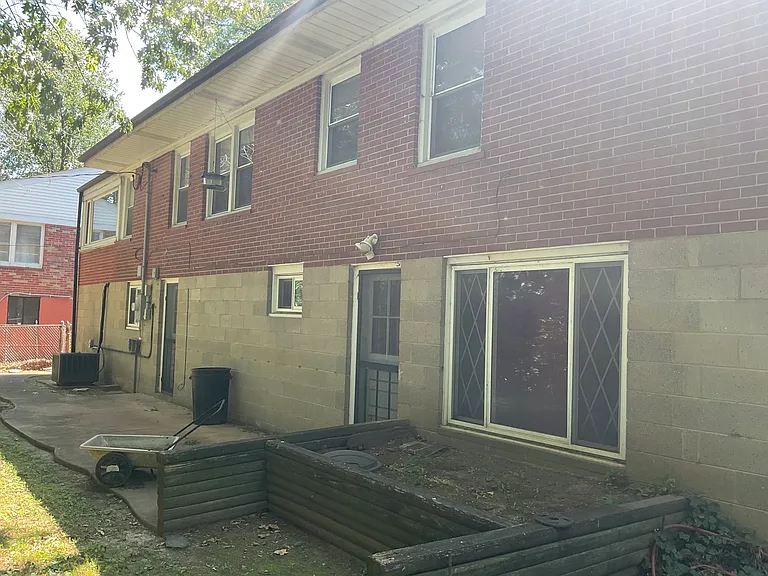 1116 E Parkedge Ln — Photo 9