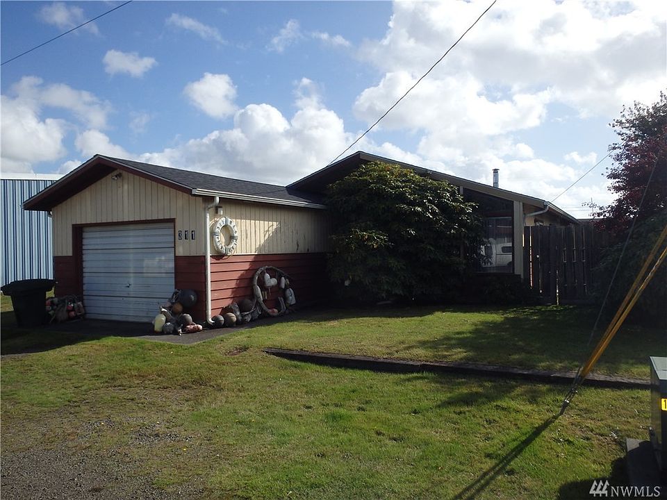 1st image of 311 6th St NE