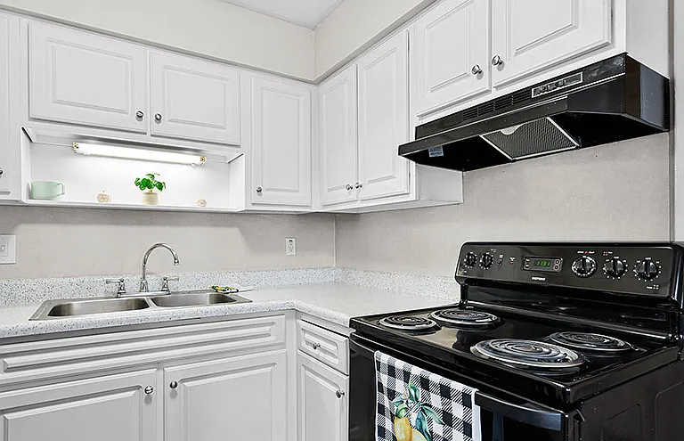 Fountain Square Apartments — Photo 9