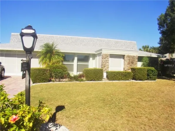 1513 New Bedford Dr, Sun City Center, FL 33573