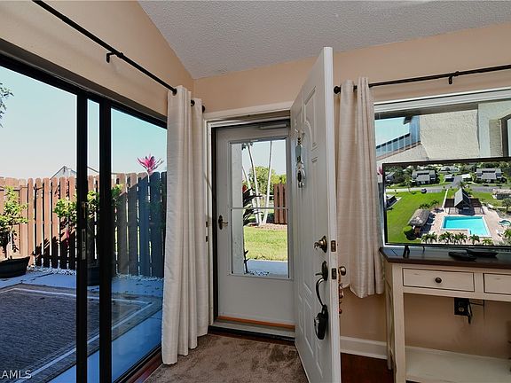 5th image of 8819 Somerset Blvd