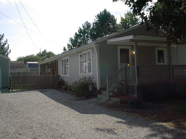 1st image of 837 Scott St