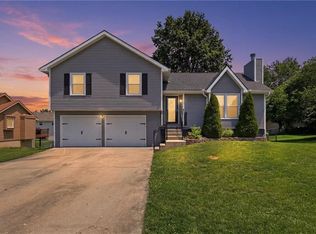 1707 Sunset Dr, Kearney, MO 64060