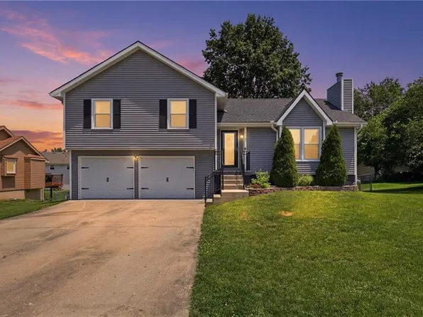 1707 Sunset Dr, Kearney, MO 64060
