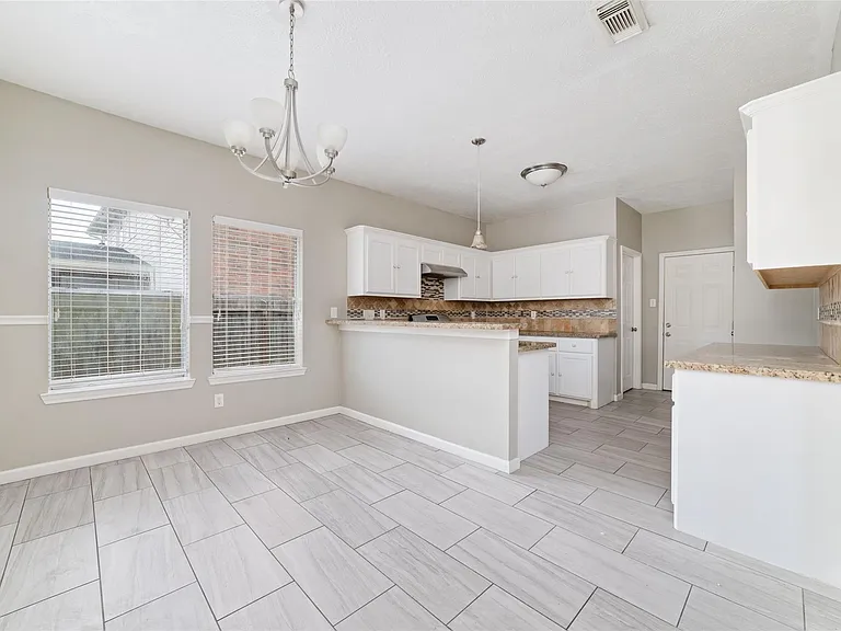 6315 Laurel Run — Photo 2