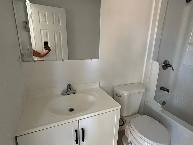 652 Bayview Ave — Photo 11