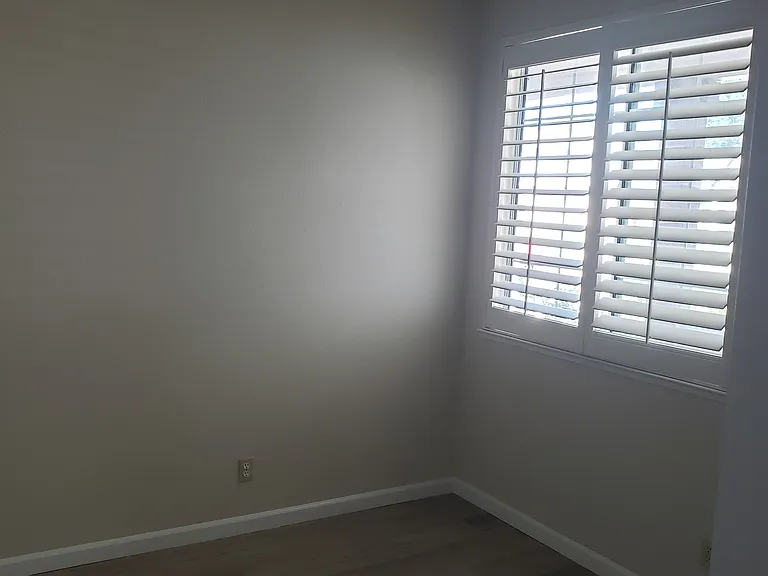 920 Rathbone Cir — Photo 32