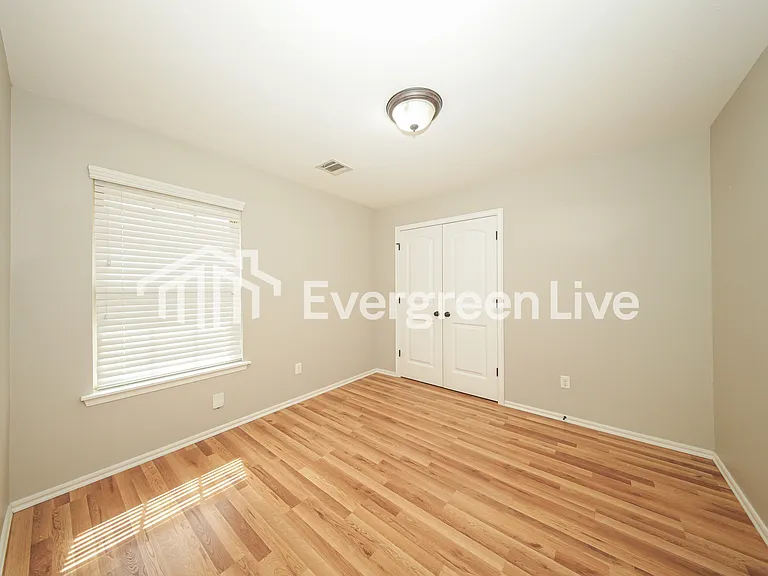10701 SE 26th St — Photo 11