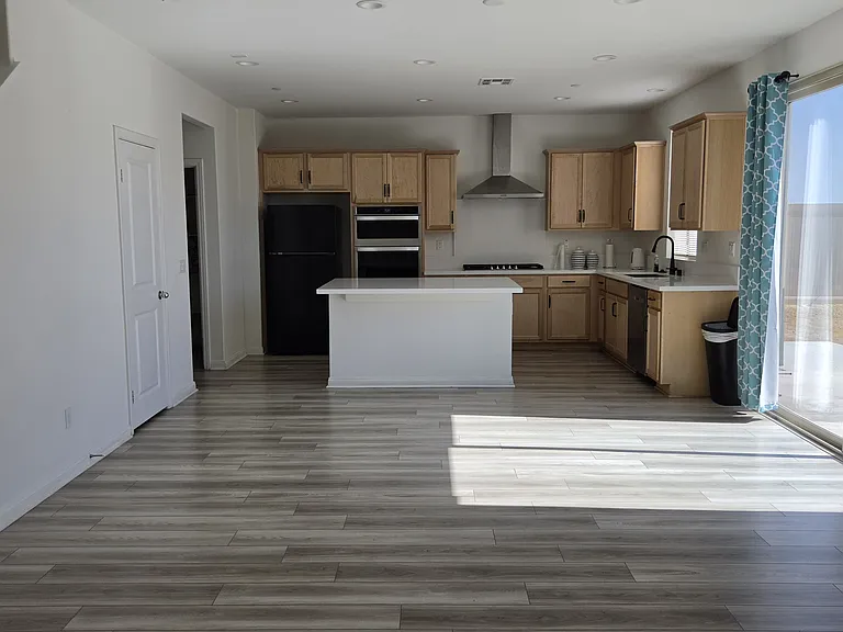 4576 Eagle Ave — Photo 11