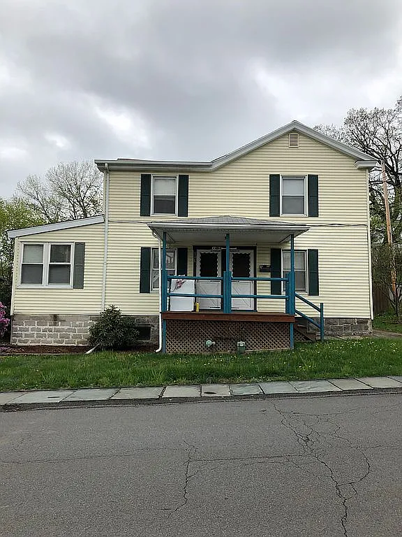 516 Burke St photo 1