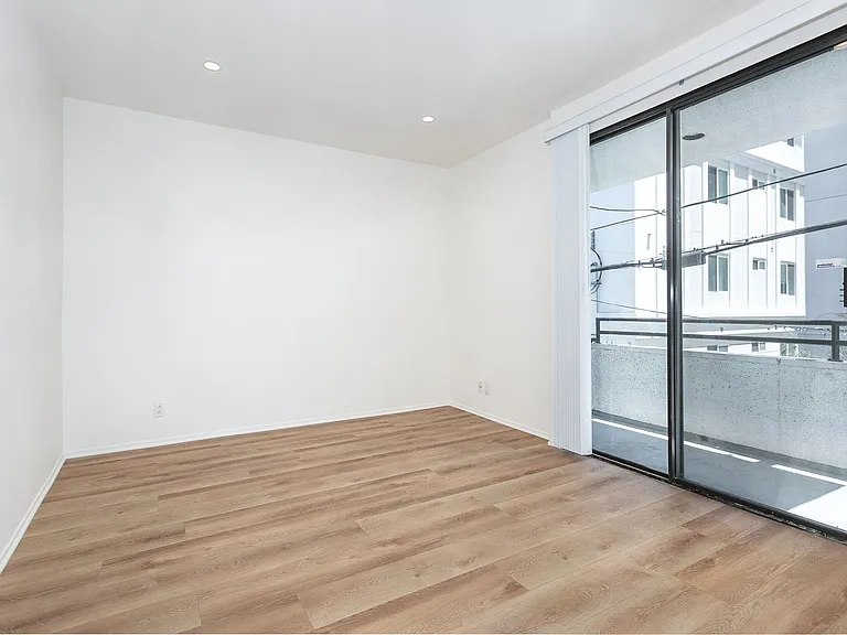 906 S Wooster St — Photo 22