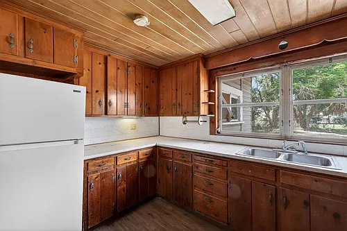 527 E Lemon Ave Photo 1
