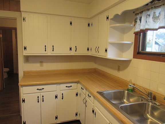 2nd image of 513 Cherry St