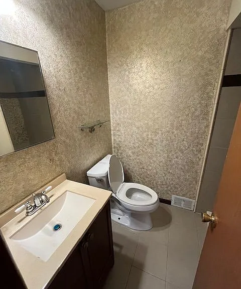 27030 Berkshire Dr — Photo 11