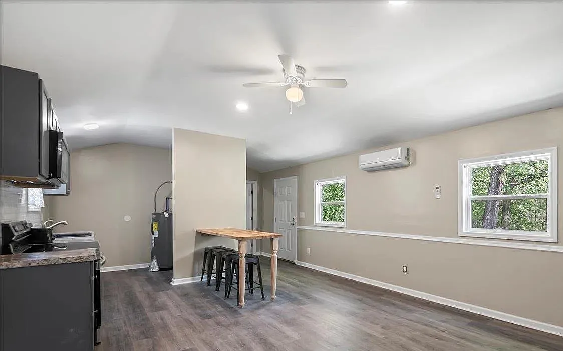 2 bed, 890 sqft, $1,250 — Photo 4