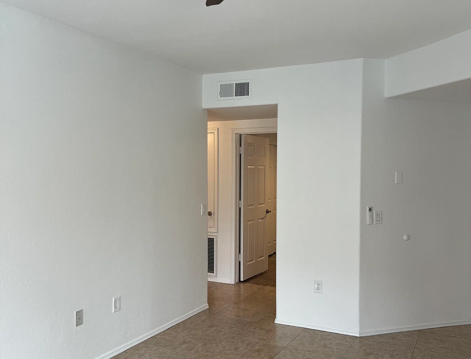 3 bed, 1194 sqft, $2,450 — Photo 3