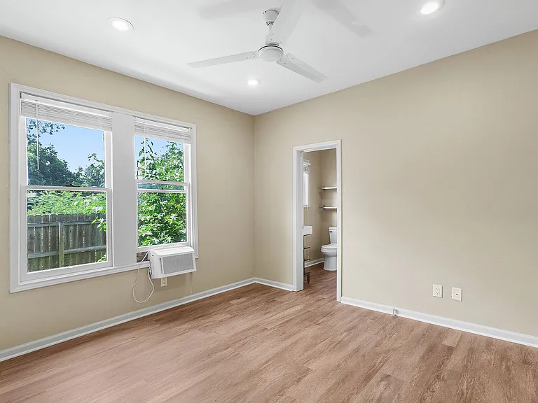 333 W Hutchison St — Photo 10