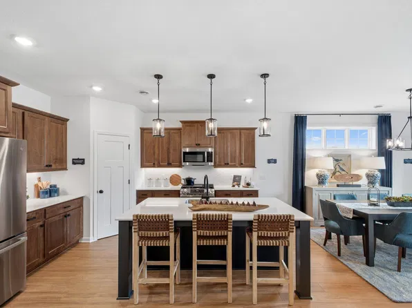 551 Tulare Ter, Newport, MN 55055