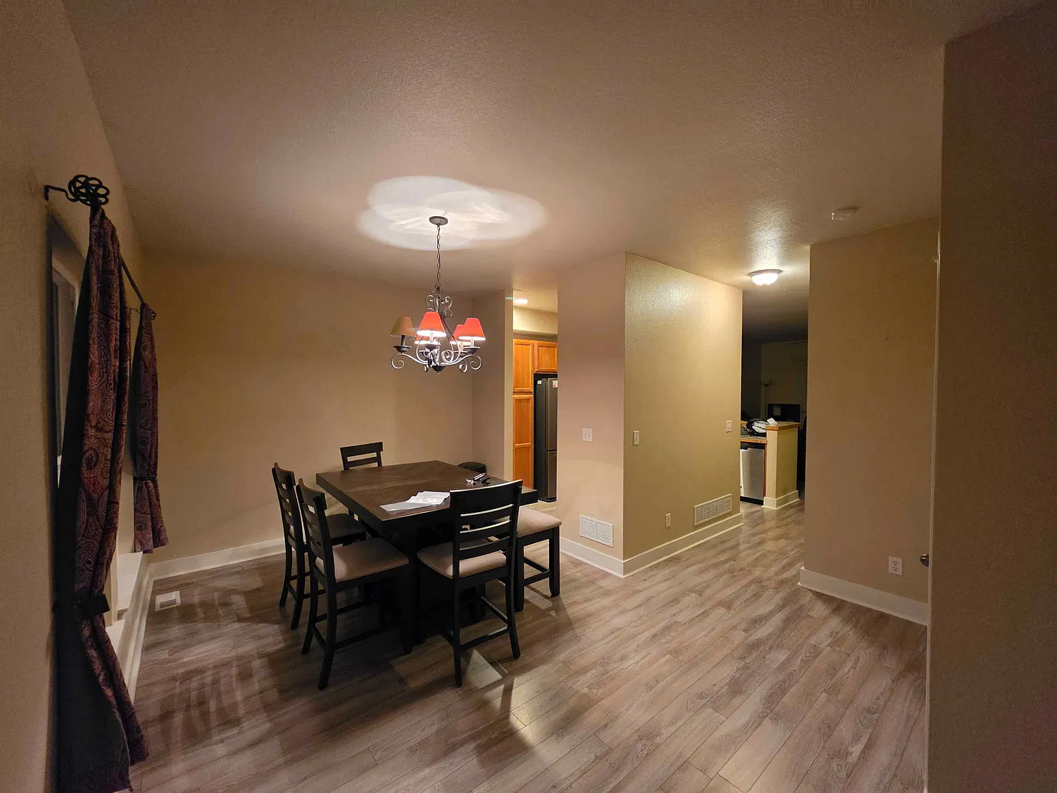 3 bed, 2.5 bath, 2673 sqft, $900 — Photo 3