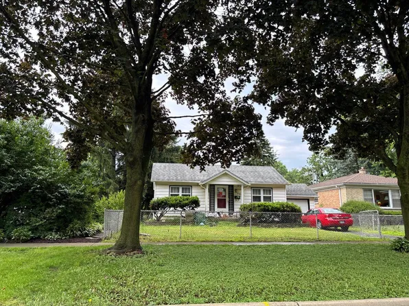 726 E Grand Lake Blvd, West Chicago, IL 60185