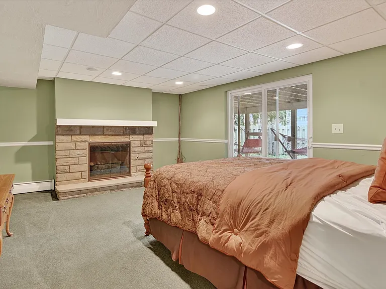 462 Greenhurst Dr — Photo 17
