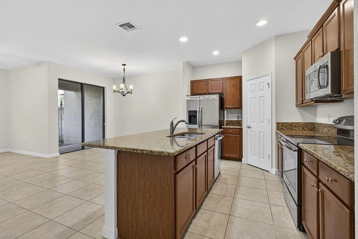 Building Photo - 10348 Wellington Parc Dr