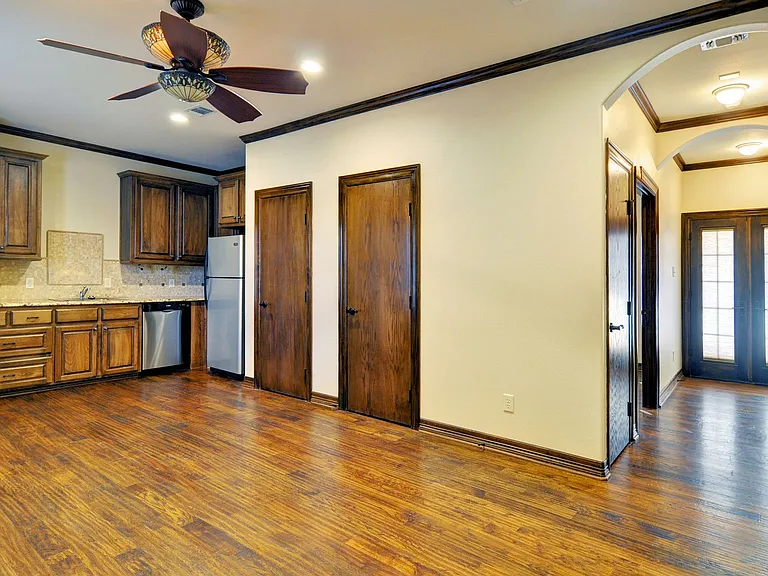 3407 Penticost St — Photo 34