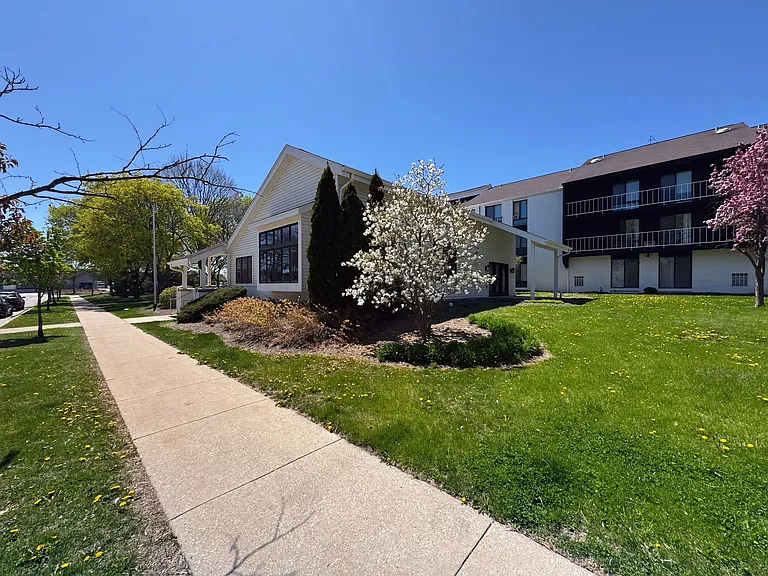 Sycamore Village — Photo 24