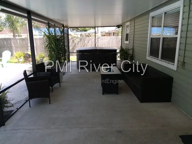 2320 Locustwood Ct — Photo 12