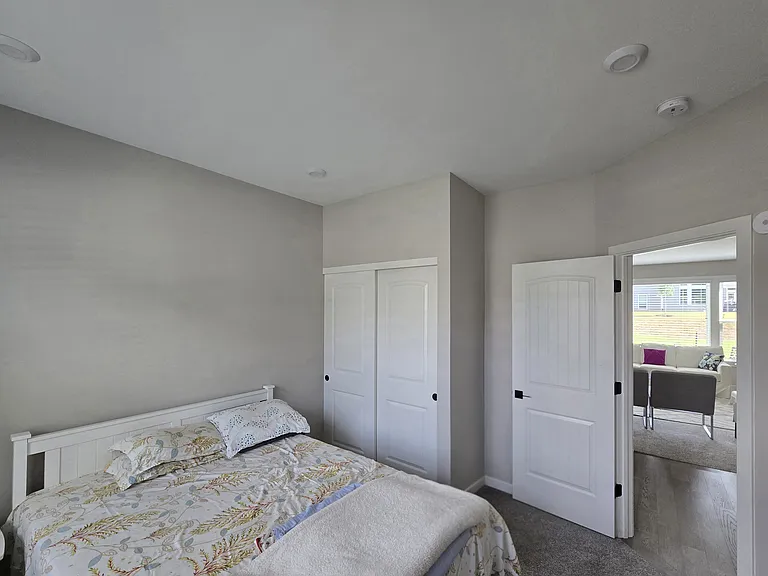 121 Linden Ct — Photo 9