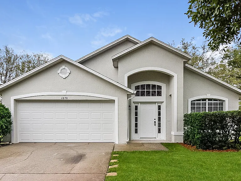 1070 Corkwood Dr — Photo 1