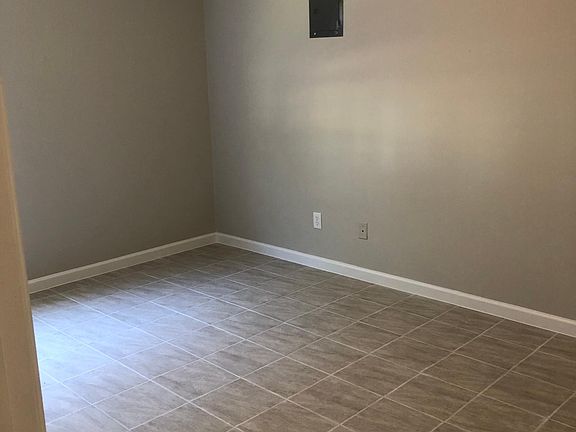 4th image of 28 Brittany Ct