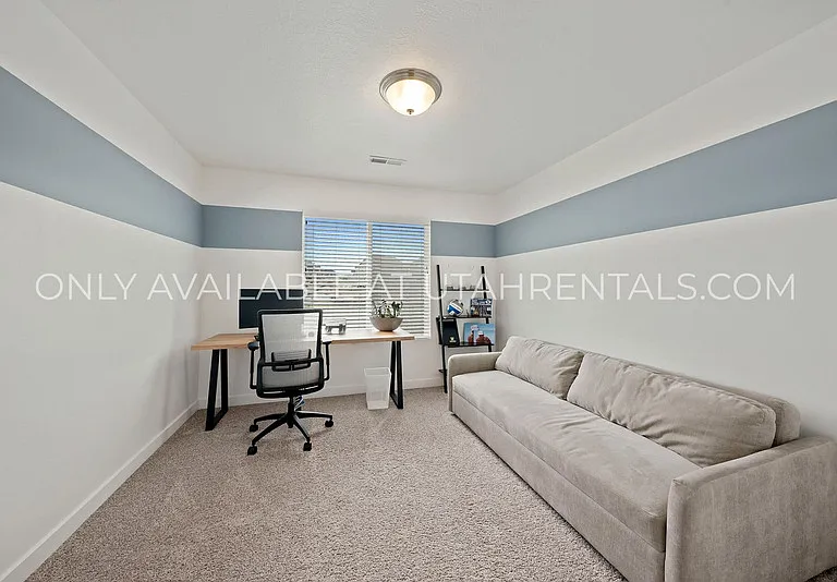 341 N Angus Dr — Photo 22