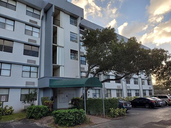 Building facade and main entrance.