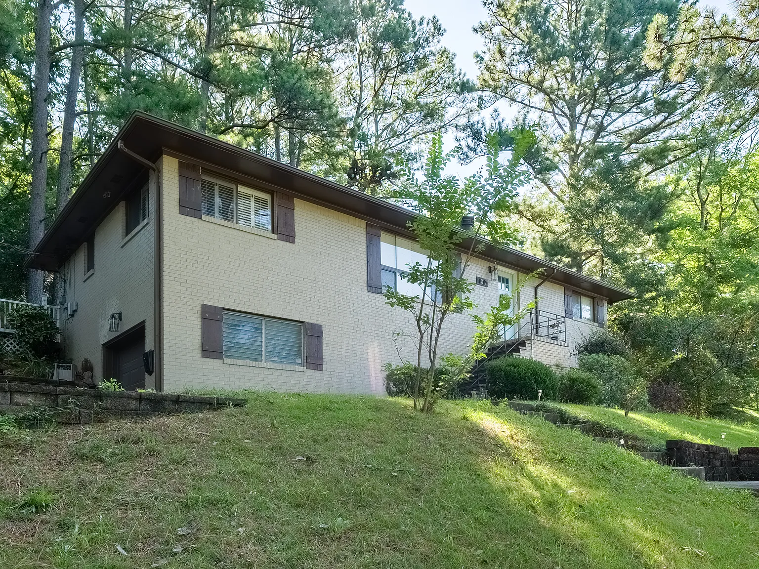 3 bed, 1334 sqft, $2,400 — Photo 2
