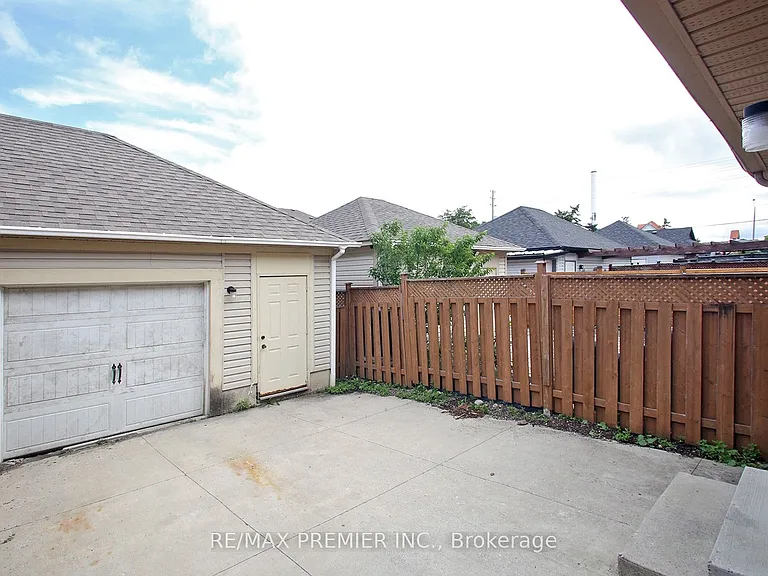 205 Equator Cres — Photo 25