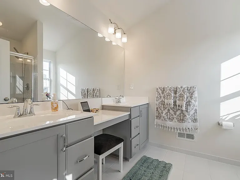 350 Flintrock Ct — Photo 21
