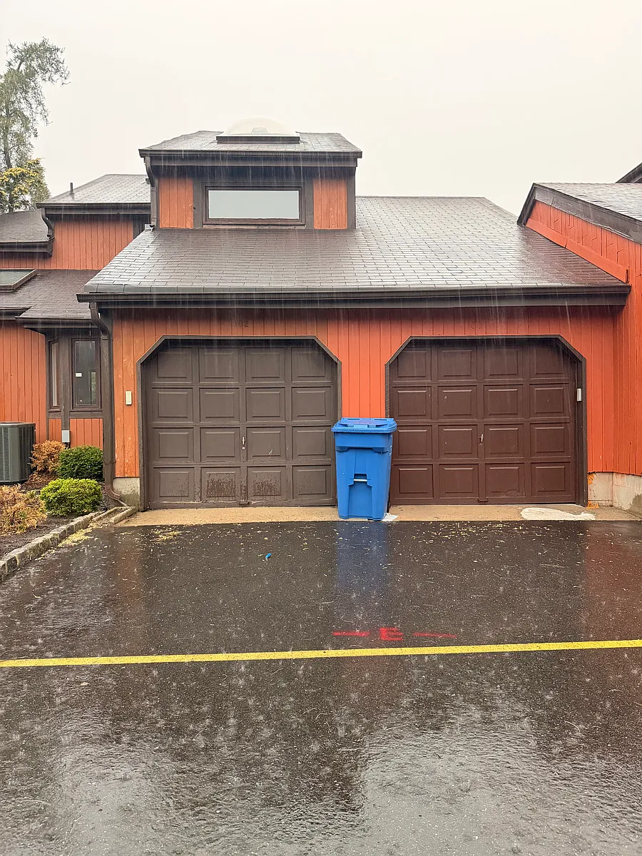 Building Photo - 100 Riverbend Dr #100