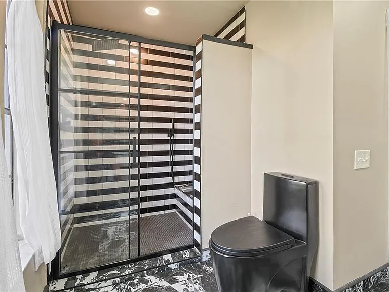 2906 Windridge Dr — Photo 14