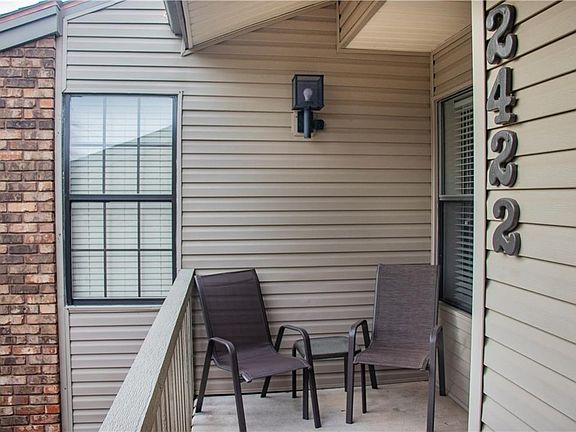 2nd image of 2422 E Sweetbriar Dr