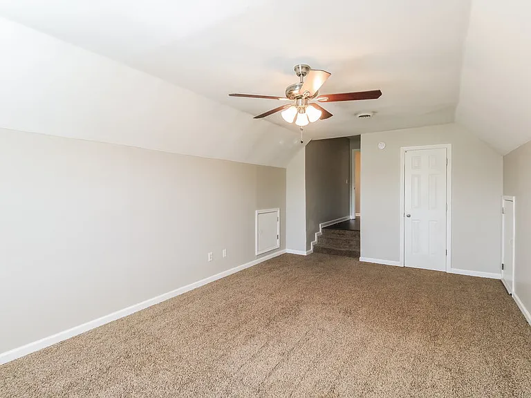 245 Heritage Cir E — Photo 10